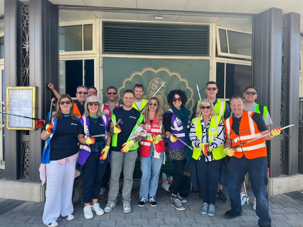 Howden employees out litter picking