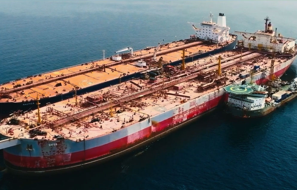 FSO Safer alongside a vessel to remove its oil